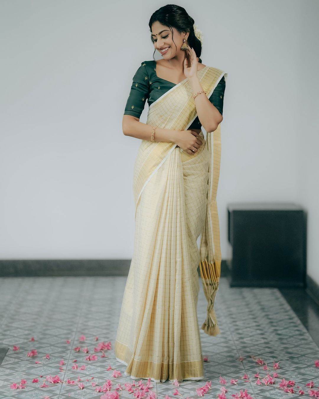 SEEANS Soft Silk Symphony Saree with Gold Weaving Checks - SEEANS