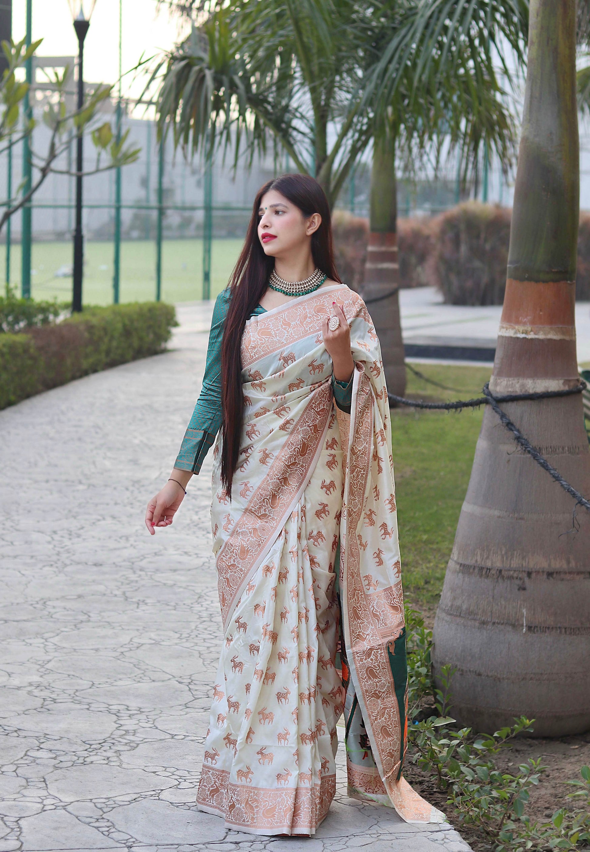 Pure Banarasi Silk Saree with Zari Weaving – Traditional Elegance - SEEANS