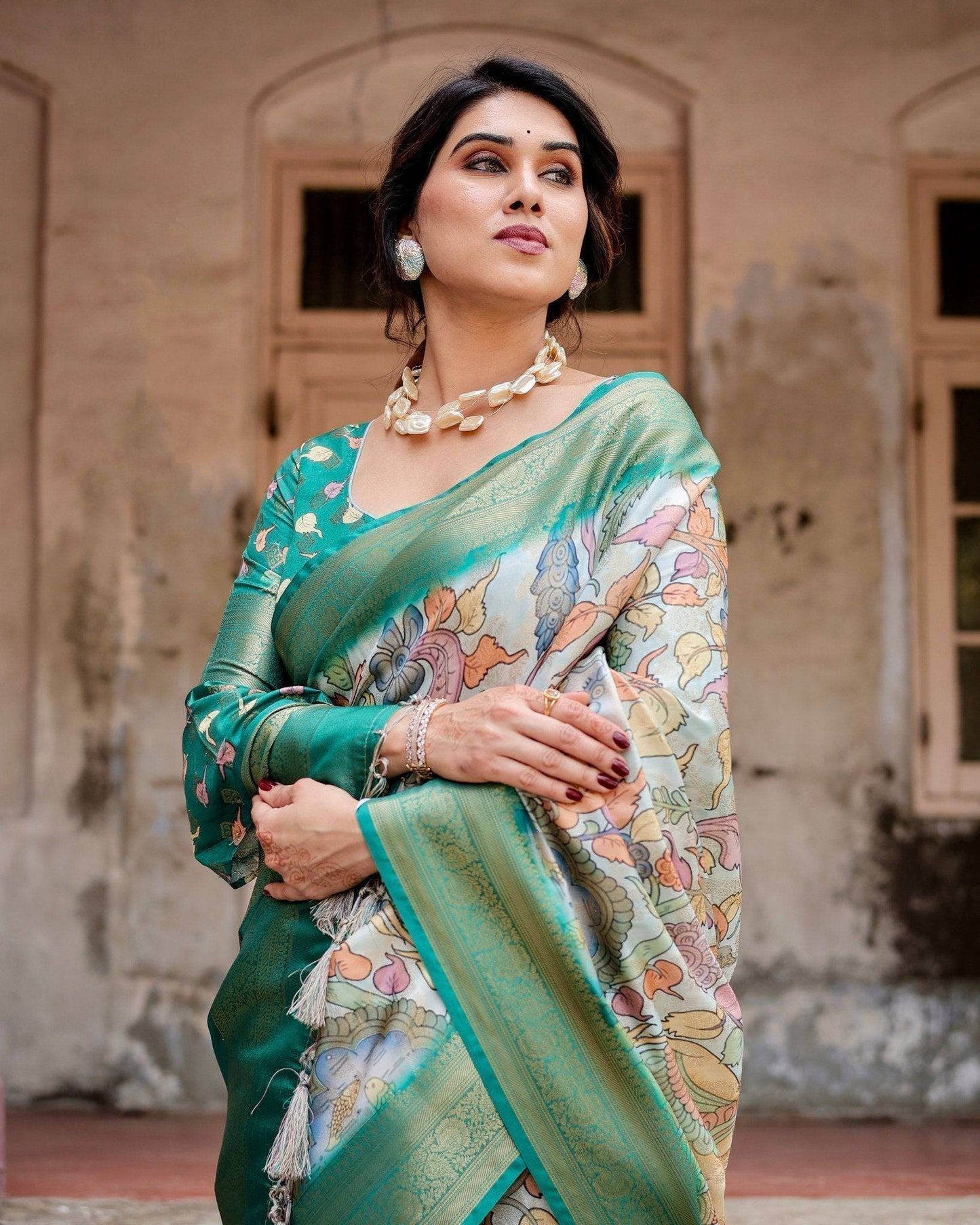 Graceful Green Banarasi Silk Saree with Vibrant Motifs and Zari Woven Pallu - SEEANS