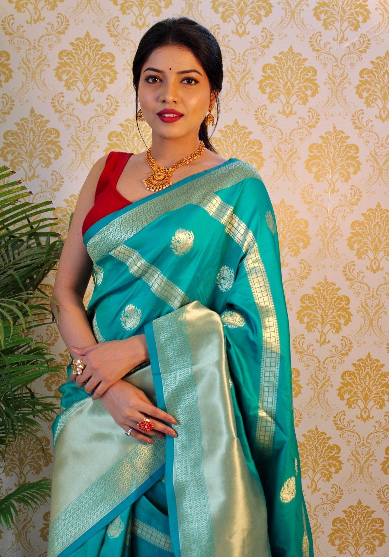 Pure Banarasi Silk Saree with Zari Weaving – Vintage & Elegant Design - SEEANS