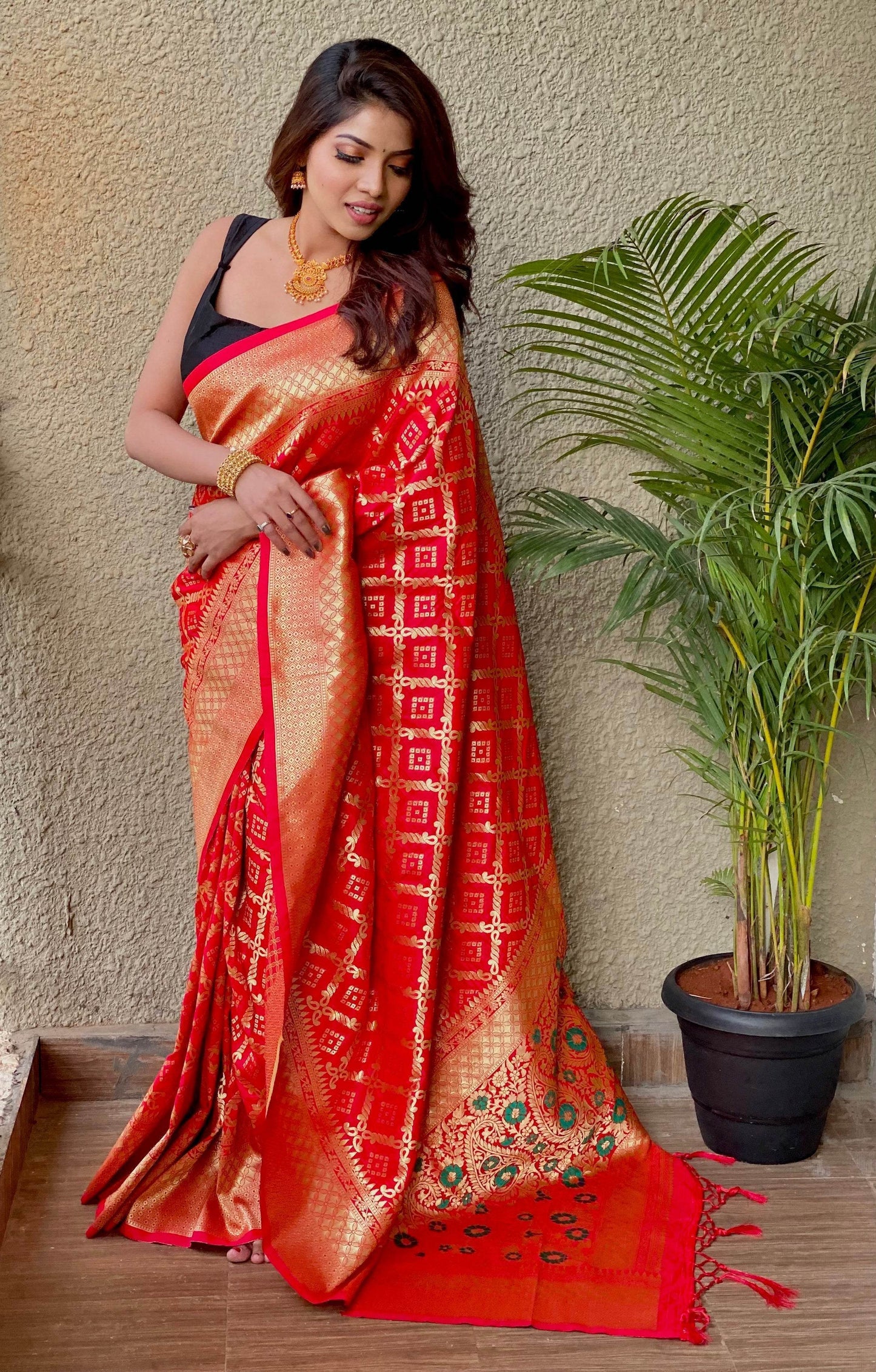 Pure Banarasi Silk Saree with Zari Weaving – Elegant Vintage Design - SEEANS