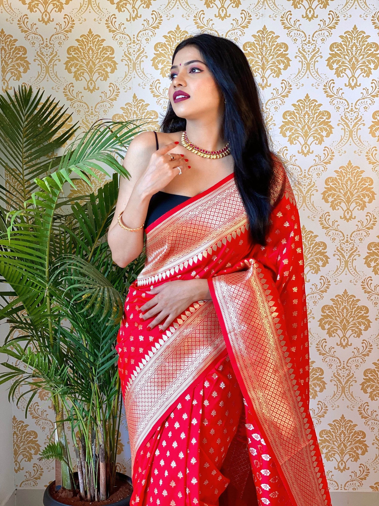 Pure Banarasi Silk Saree with Zari Weaving – Royal Vintage Design - SEEANS