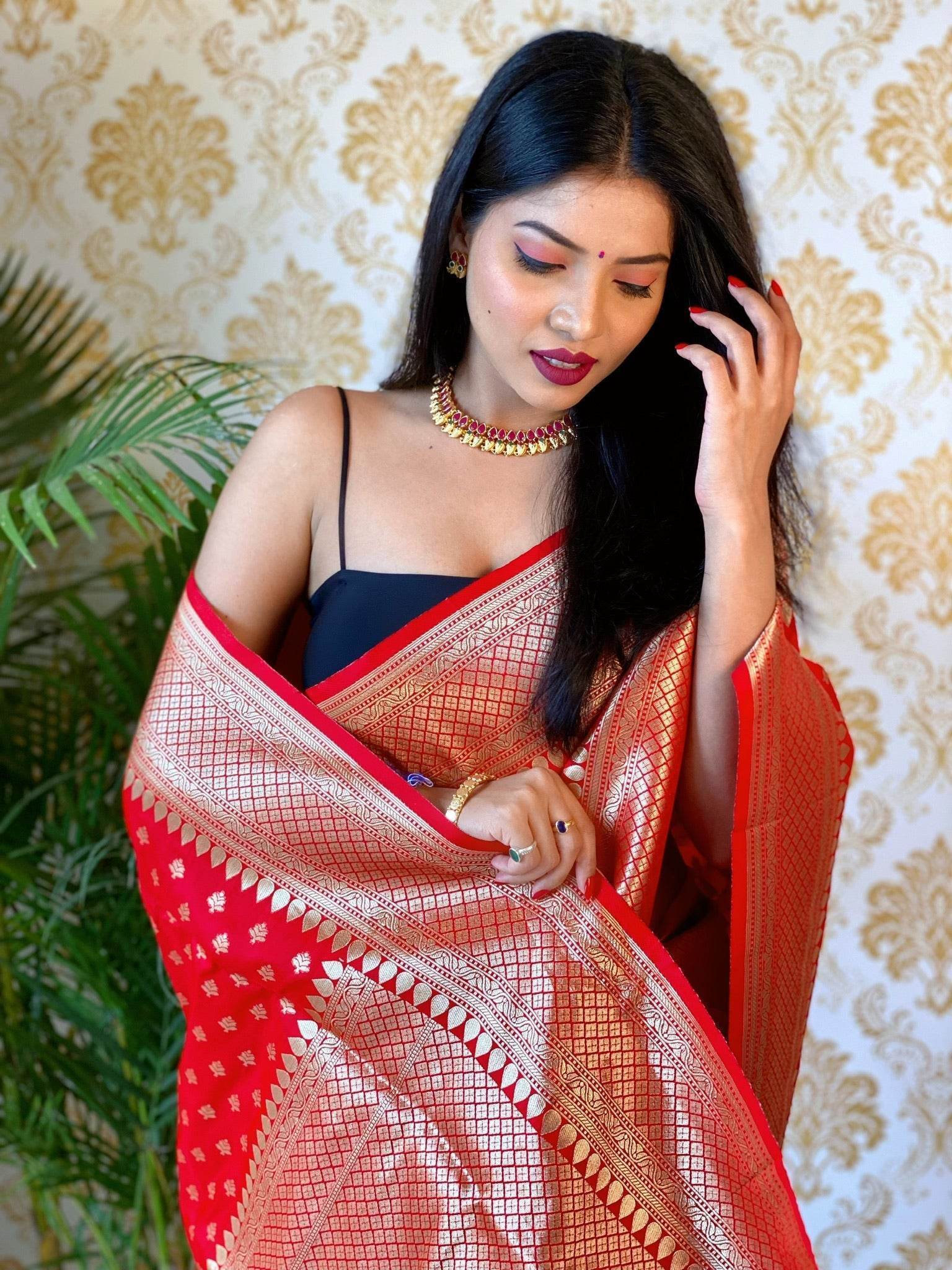 Pure Banarasi Silk Saree with Zari Weaving – Royal Vintage Design - SEEANS