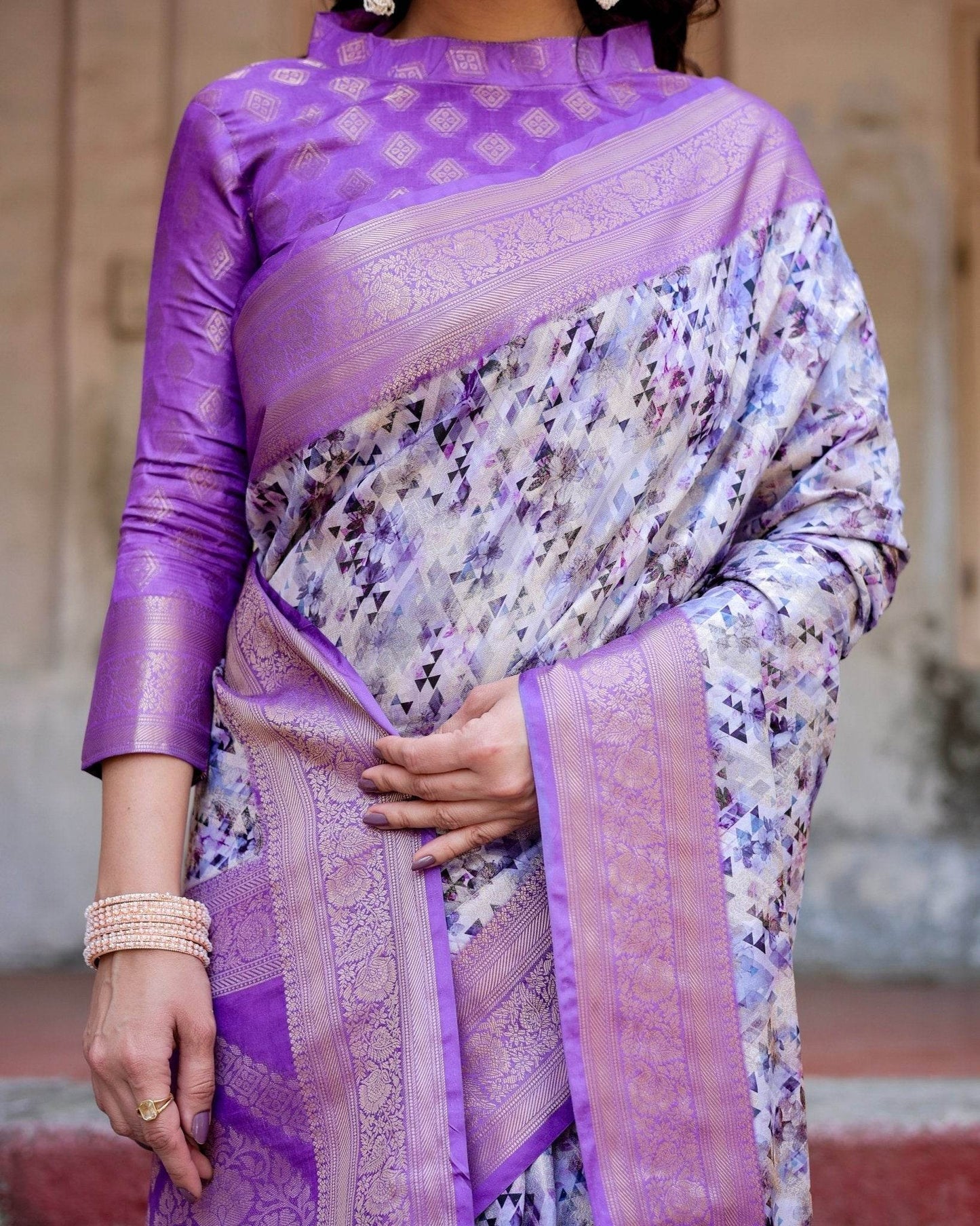 Lavender and White Geometric Floral Digital Print Banarasi Silk Saree with Zari Weave and Tassel-Embellished Pallu - SEEANS