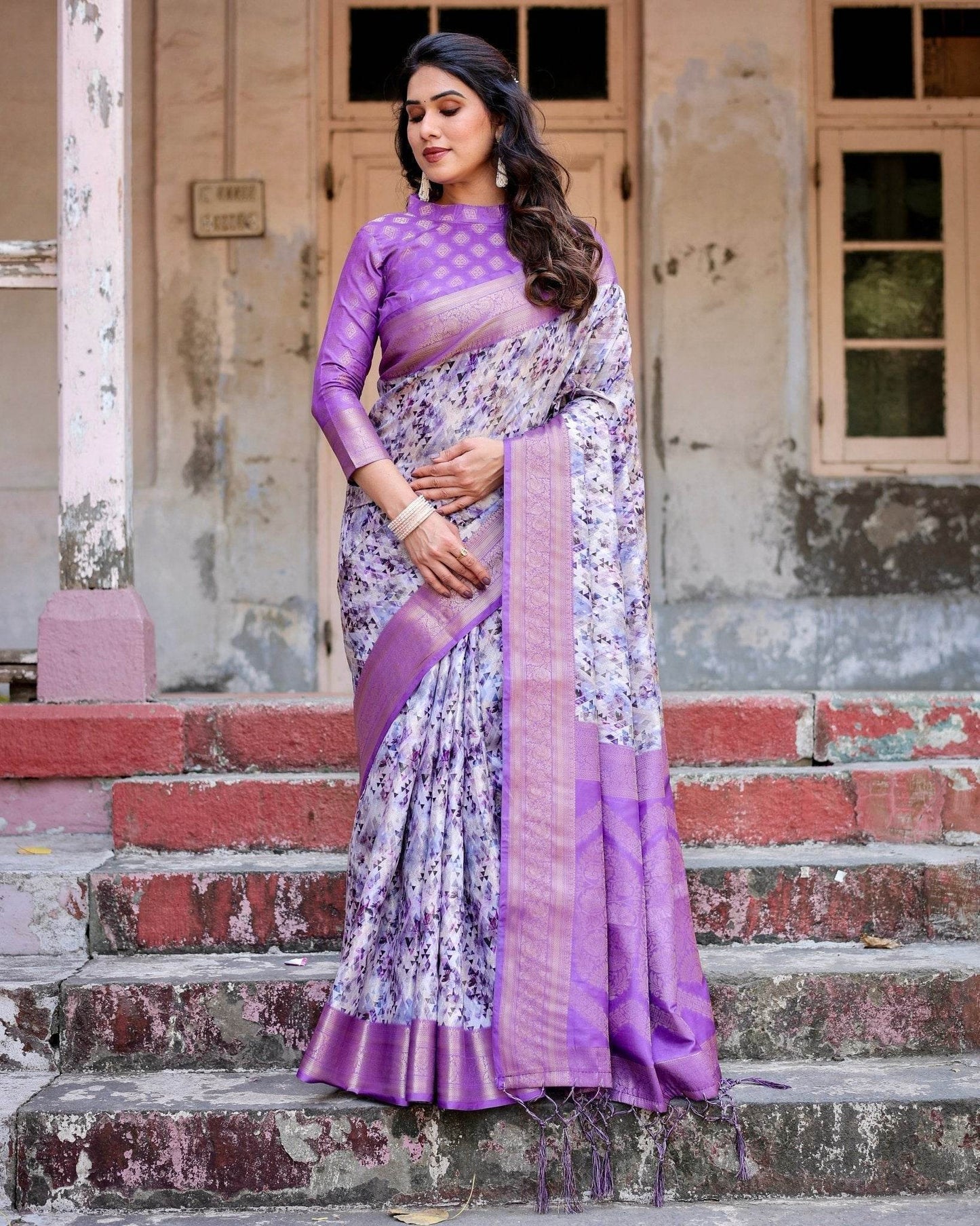 Lavender and White Geometric Floral Digital Print Banarasi Silk Saree with Zari Weave and Tassel-Embellished Pallu - SEEANS