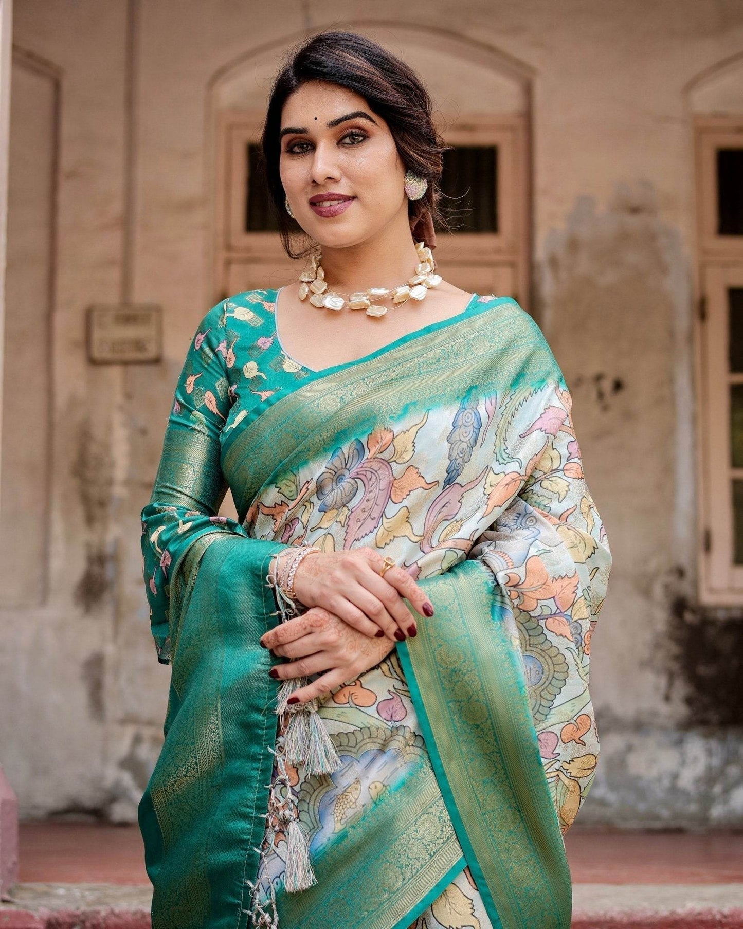 Graceful Green Banarasi Silk Saree with Vibrant Motifs and Zari Woven Pallu - SEEANS