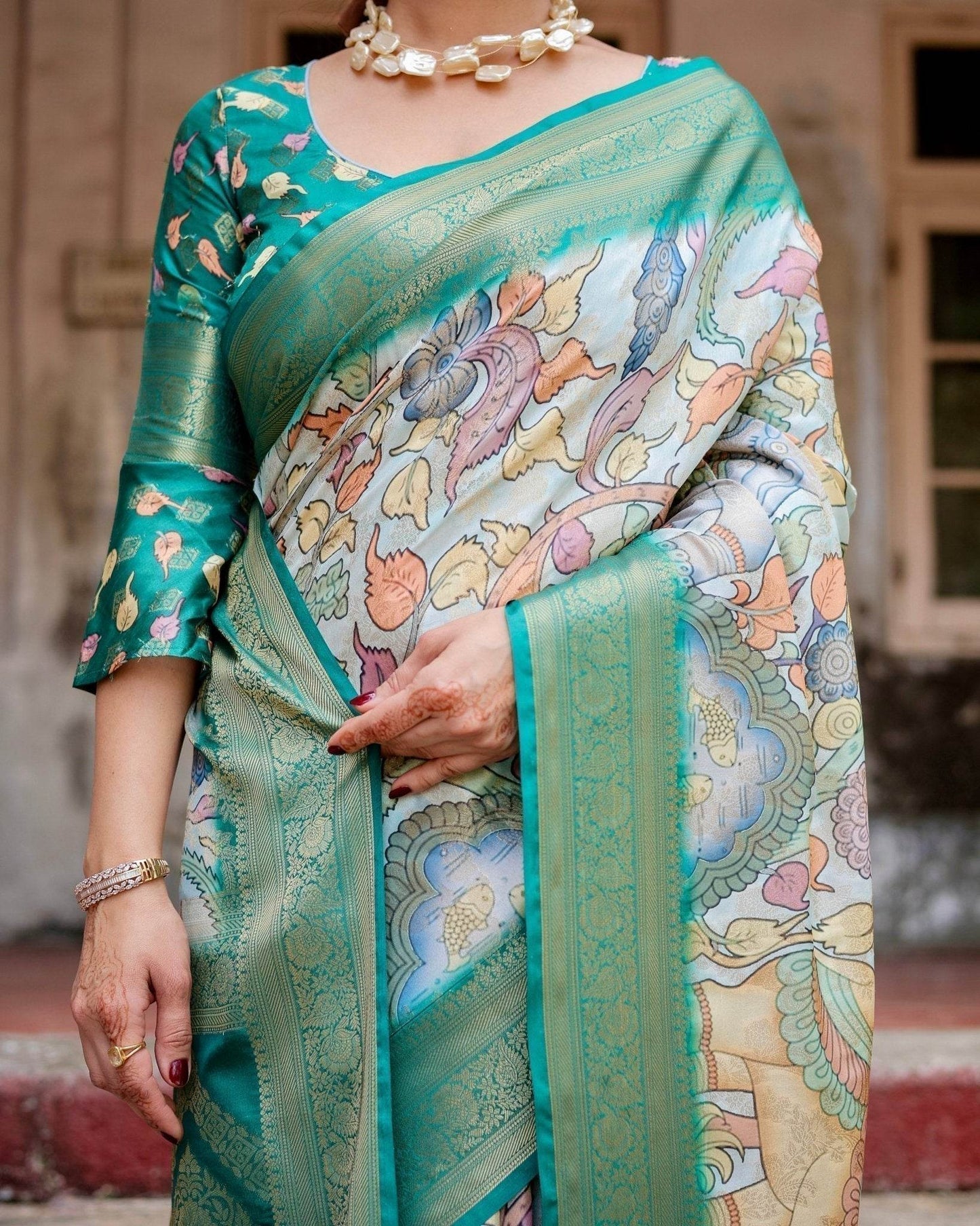 Graceful Green Banarasi Silk Saree with Vibrant Motifs and Zari Woven Pallu - SEEANS