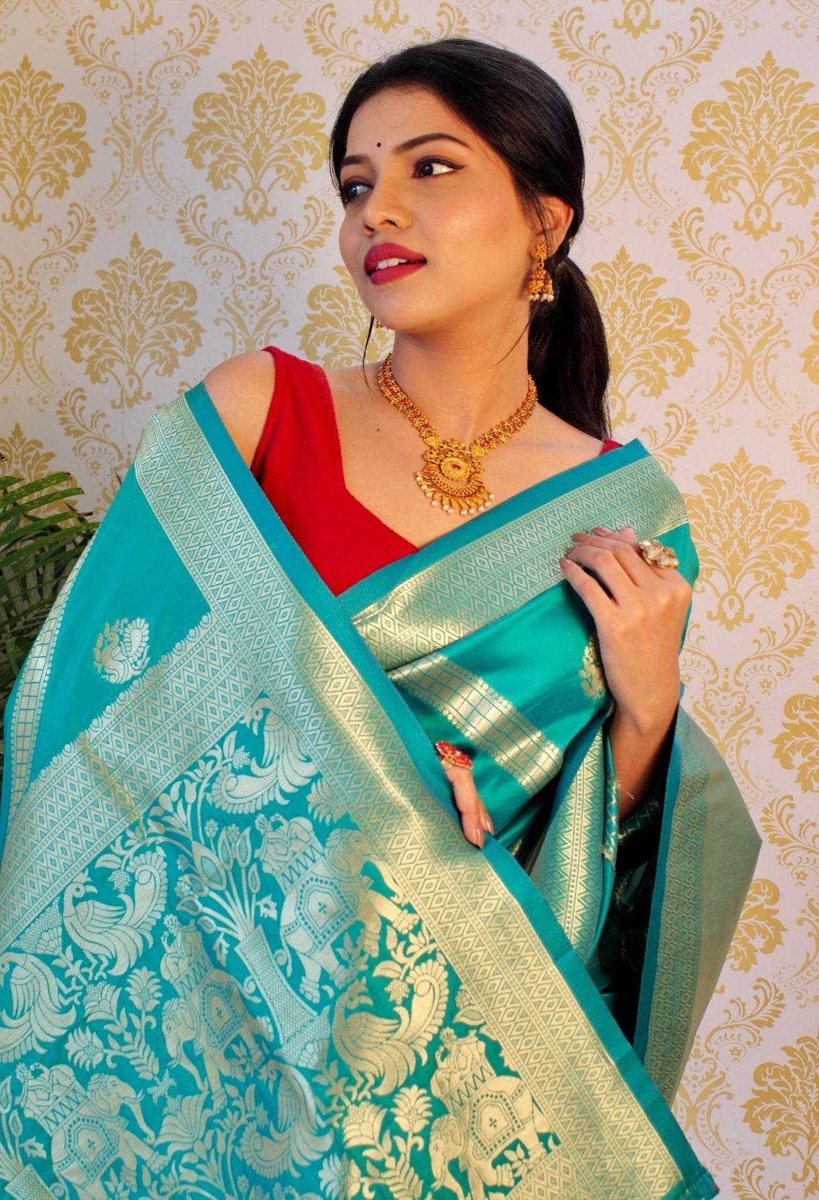 Pure Banarasi Silk Saree with Zari Weaving – Vintage & Elegant Design - SEEANS