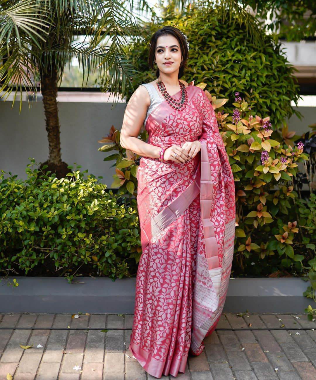 Kanjivaram Soft Litchi Silk Saree | Luxurious, Comfortable & Royal - SEEANS