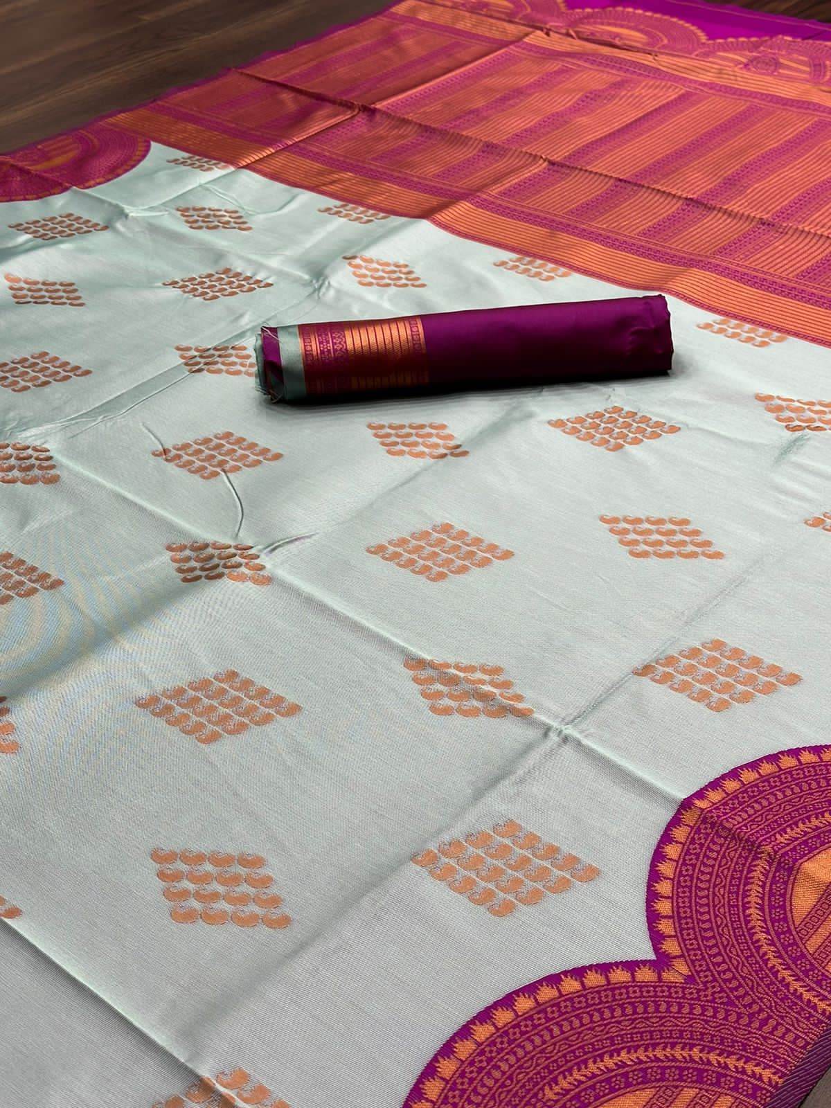 Kanjivaram Soft Lichi Silk Saree with Vintage Weaving & Rich Border - SEEANS