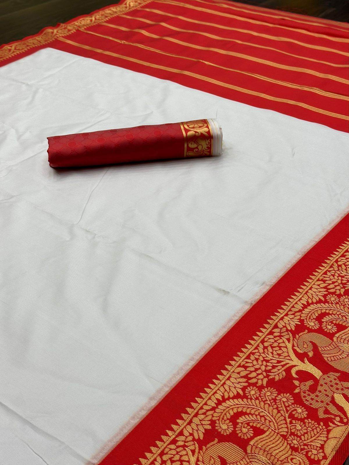 Kanjivaram Soft Lichi Silk Saree with Vintage Weaving & Rich Border - SEEANS