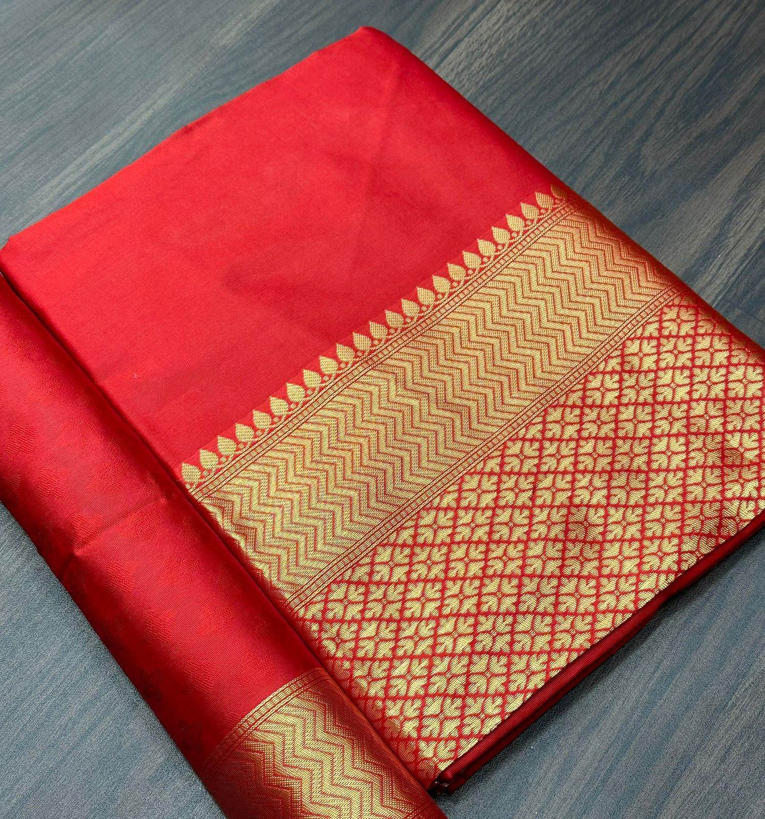 Kanjivaram Soft Litchi Silk Saree | Luxurious, Comfortable & Royal - SEEANS