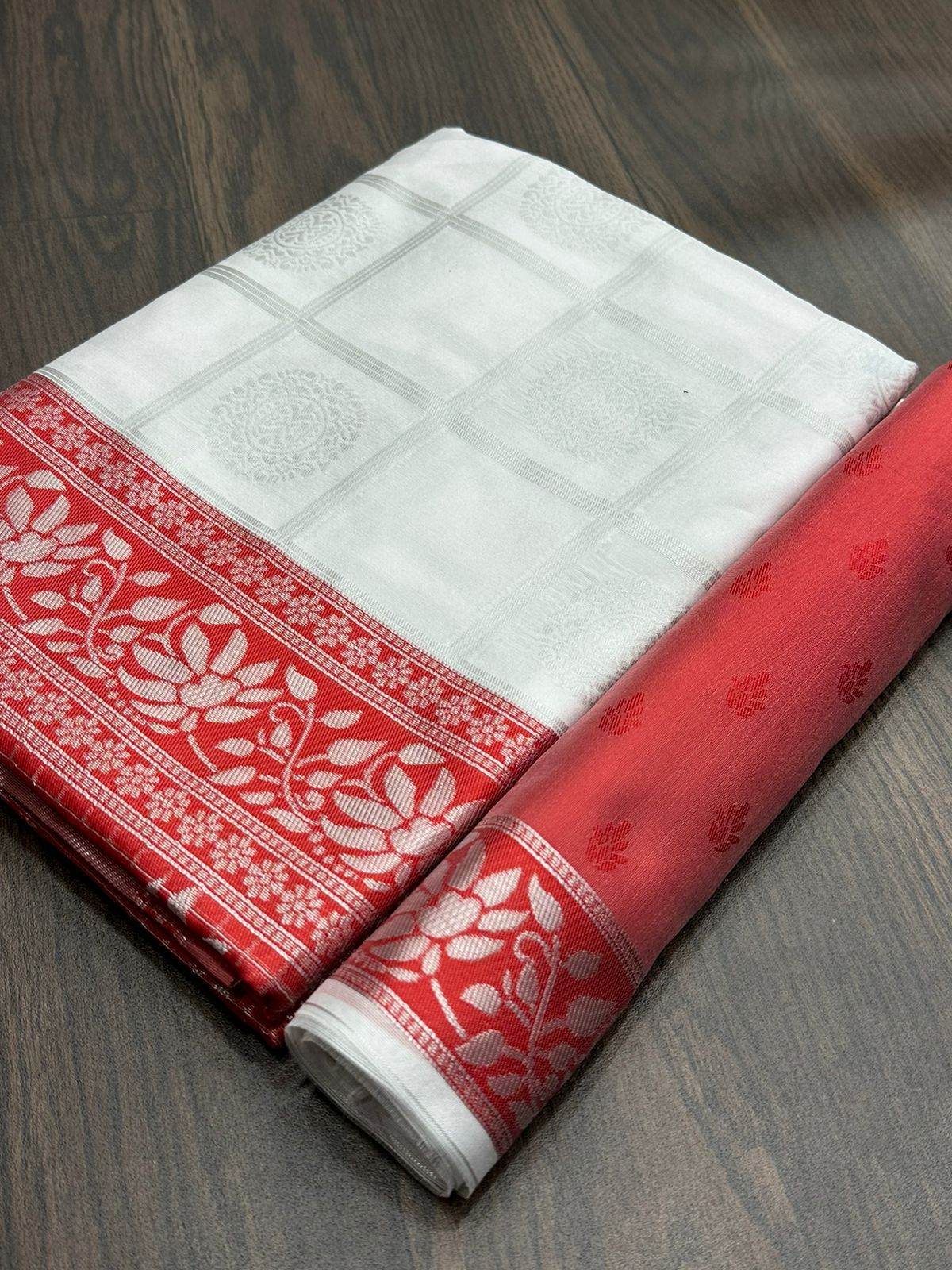 Kanjivaram Soft Lichi Silk Saree with Vintage Weaving & Rich Border - SEEANS