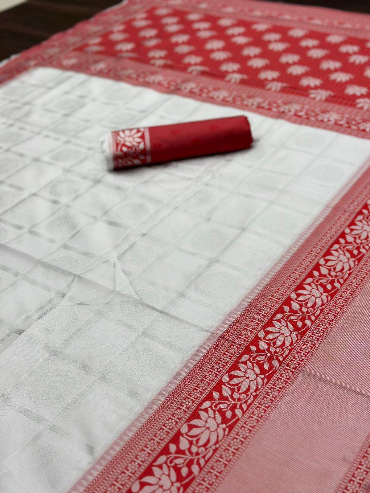 Kanjivaram Soft Lichi Silk Saree with Vintage Weaving & Rich Border - SEEANS