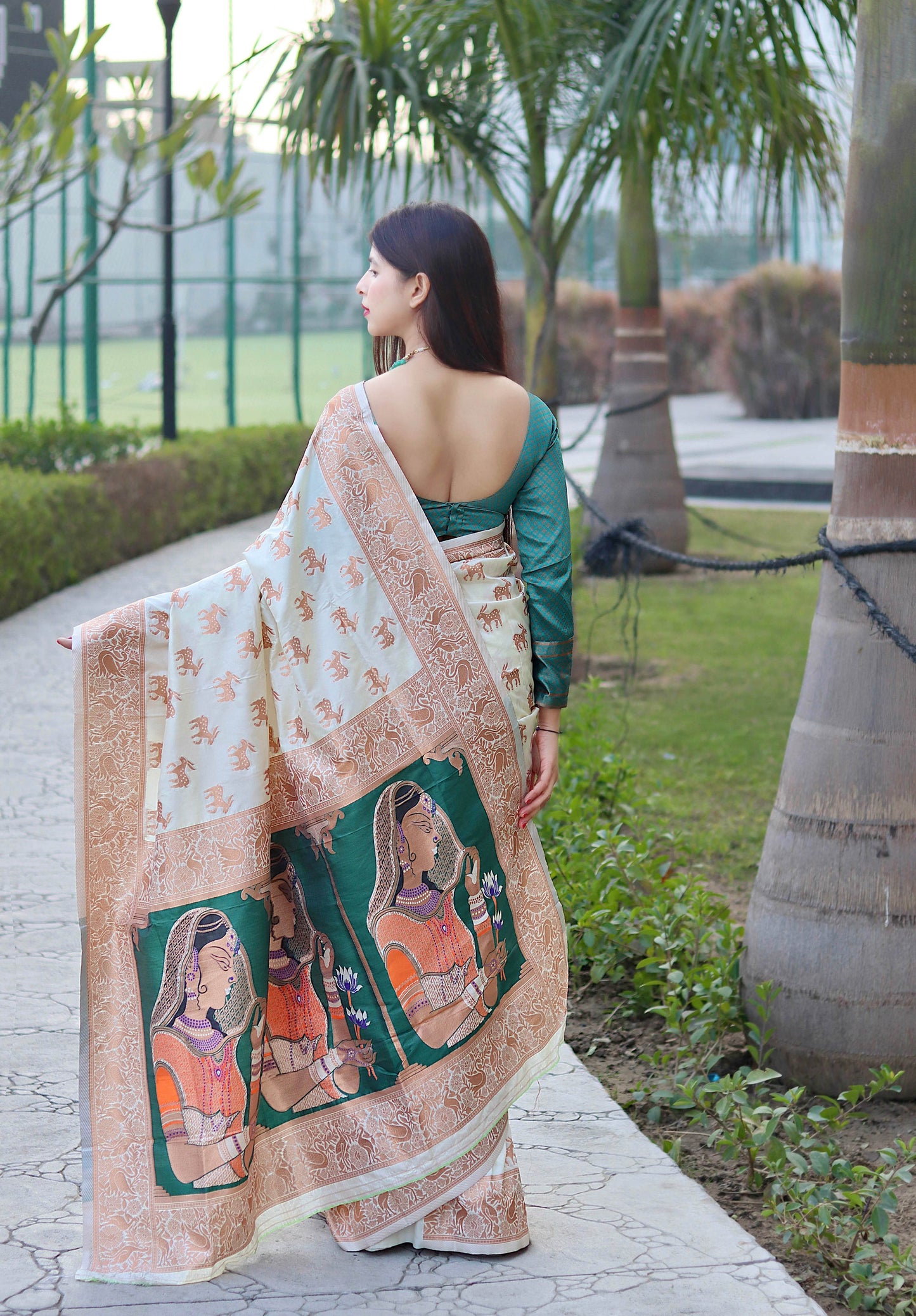 Pure Banarasi Silk Saree with Zari Weaving – Traditional Elegance - SEEANS