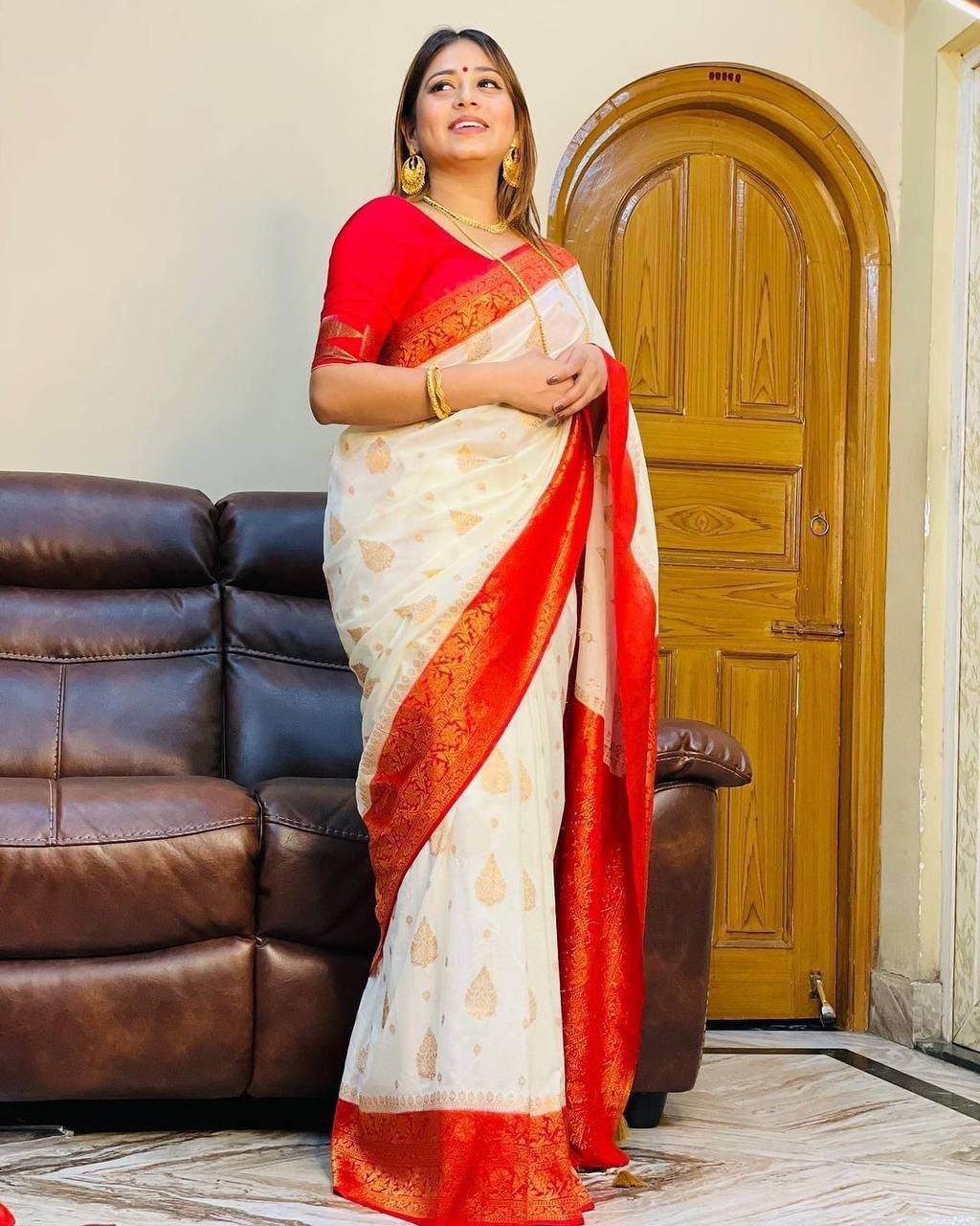 Kanjivaram Soft Lichi Silk Saree with Vintage Weaving & Rich Border - SEEANS